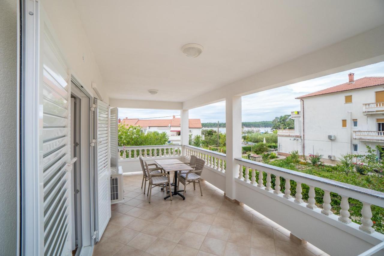 Apartments And Rooms By The Sea Palit, Rab - 5010 ภายนอก รูปภาพ