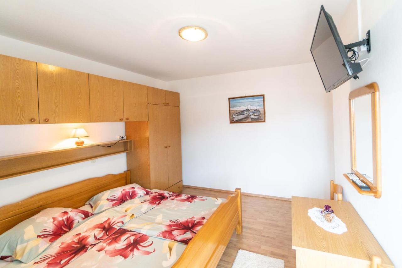 Apartments And Rooms By The Sea Palit, Rab - 5010 ภายนอก รูปภาพ