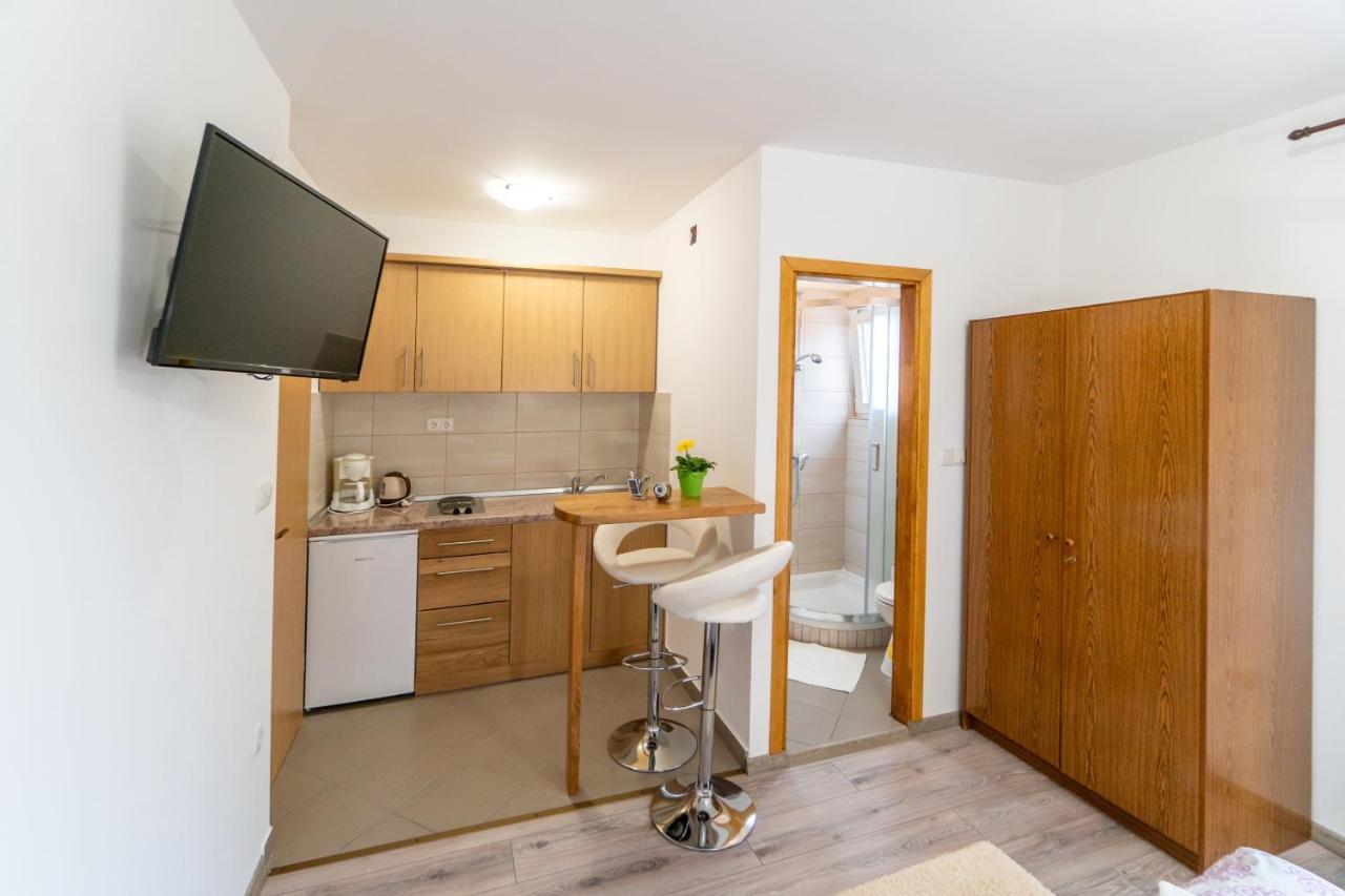 Apartments And Rooms By The Sea Palit, Rab - 5010 ภายนอก รูปภาพ