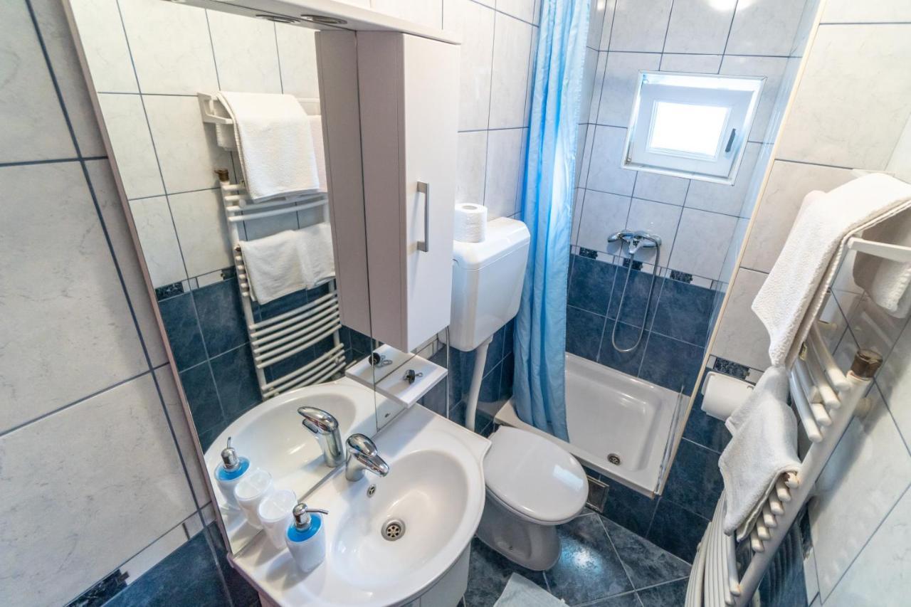 Apartments And Rooms By The Sea Palit, Rab - 5010 ภายนอก รูปภาพ