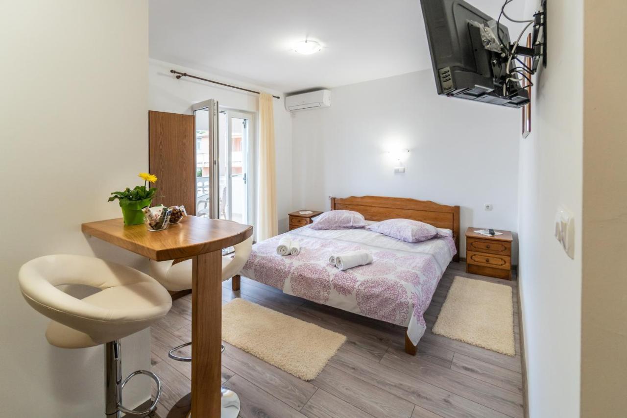 Apartments And Rooms By The Sea Palit, Rab - 5010 ภายนอก รูปภาพ