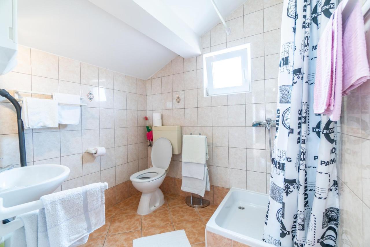 Apartments And Rooms By The Sea Palit, Rab - 5010 ภายนอก รูปภาพ