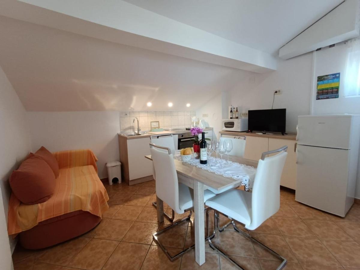 Apartments And Rooms By The Sea Palit, Rab - 5010 ภายนอก รูปภาพ